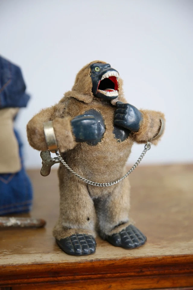 De colección Marx King Kong Juguete de Cuerda Gorila Trabajando Cadena Manipulas Etiqueta Original Foto 3 de 4