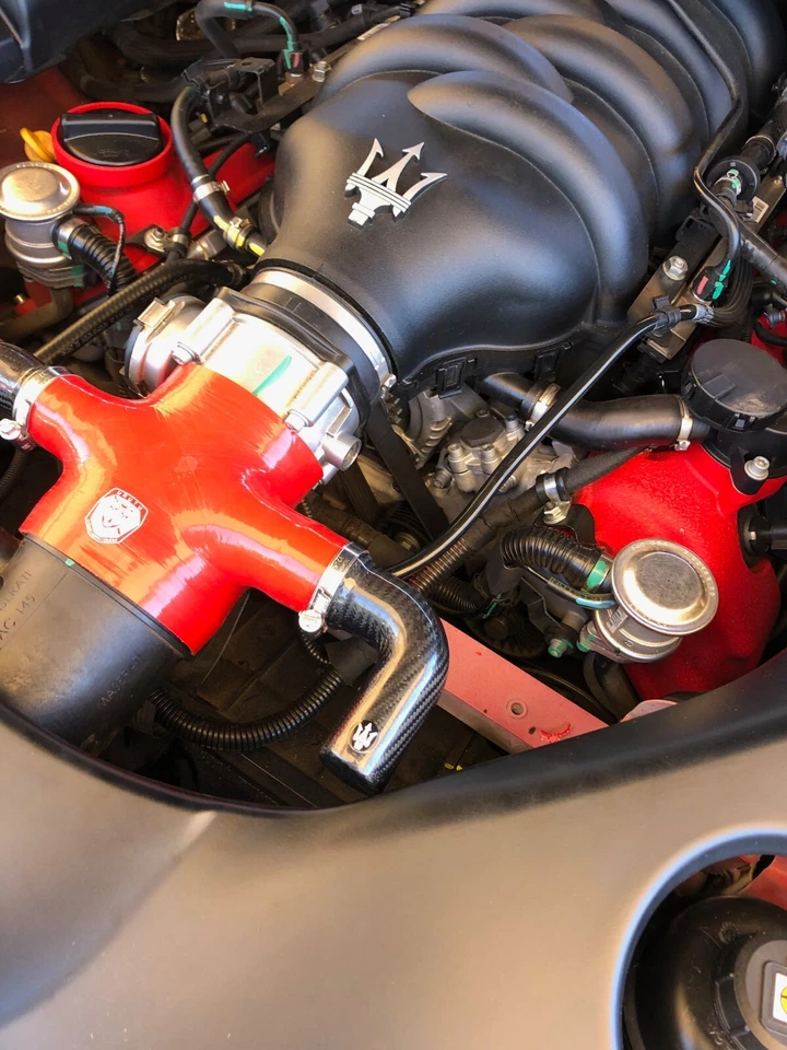 Maserati GranTurismo - Entrada de aire mejorada QP (ROJO - solo admisión) Foto 4 de 4