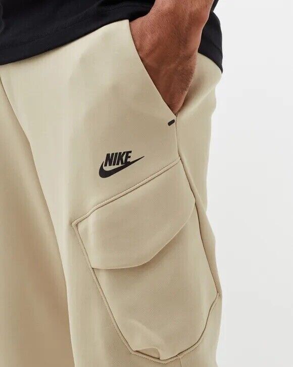 NIKE TECH FLEECE UTILITY CARGO JOGGERS SIZE L (DV0540 206) OREWOOD