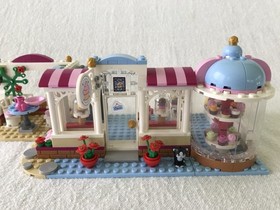 LEGO FRIENDS: Heartlake Cupcake Cafe (41119) Complete, no instructions