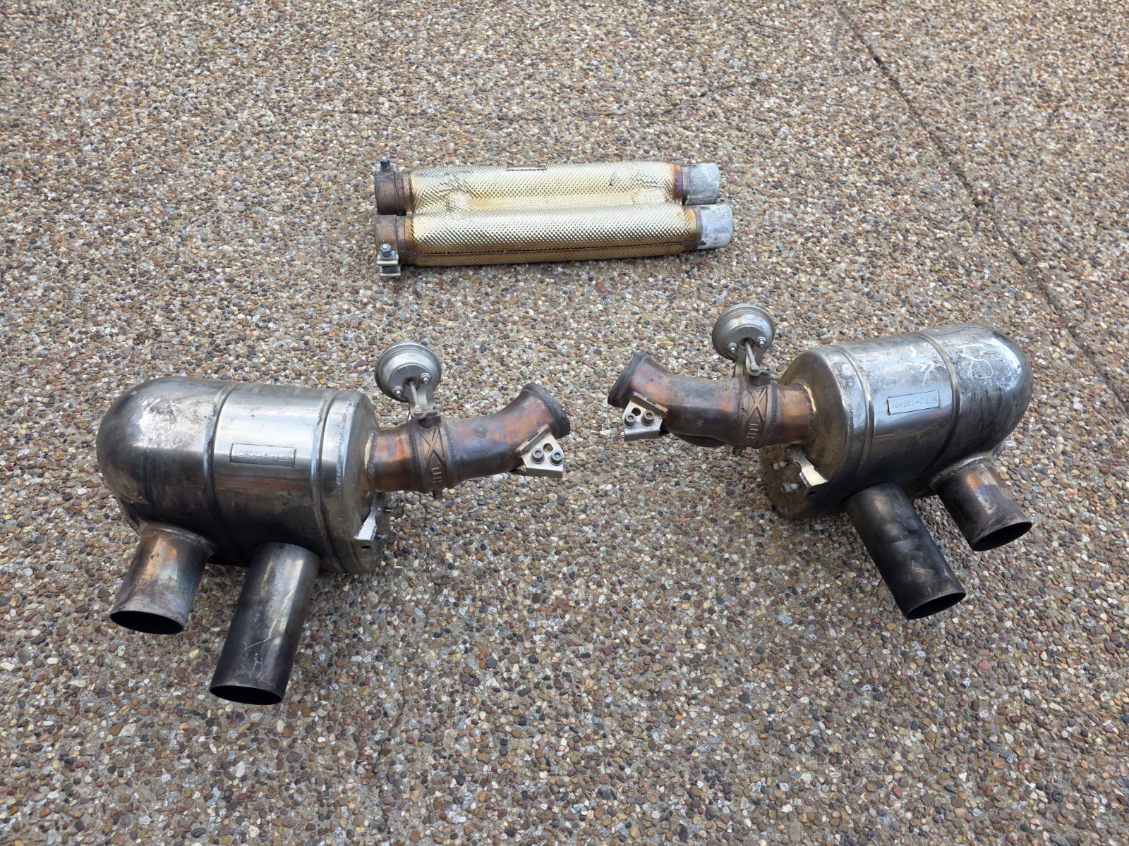 NOVITEC RACING FERRARI F12 BERLINETTA (L & R) EXHAUST MUFFLER SILENCER & H-PIPE