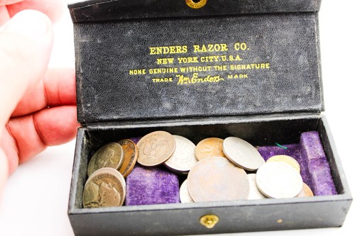 ESTATE FIND 1900 US & WORLD COIN MIXED BOX LOT - Picture 5 of 5