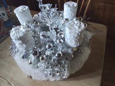 Adventskranz Luxury Weiß Silber 50cm Extravagant Edel mit Fell üppig Handarbeit