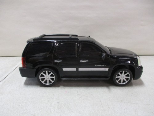 Modellino in plastica GMC Yukon Denali 1/24 - Foto 3 di 6