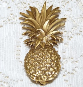 Authentic Vintage MFA-MUSEUM of FINE ARTS Gold Plated Pineapple Fruit Brooch/Pin II100