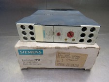 Siemens 7PU46 20-2AJ20 Timer .5s to 100h