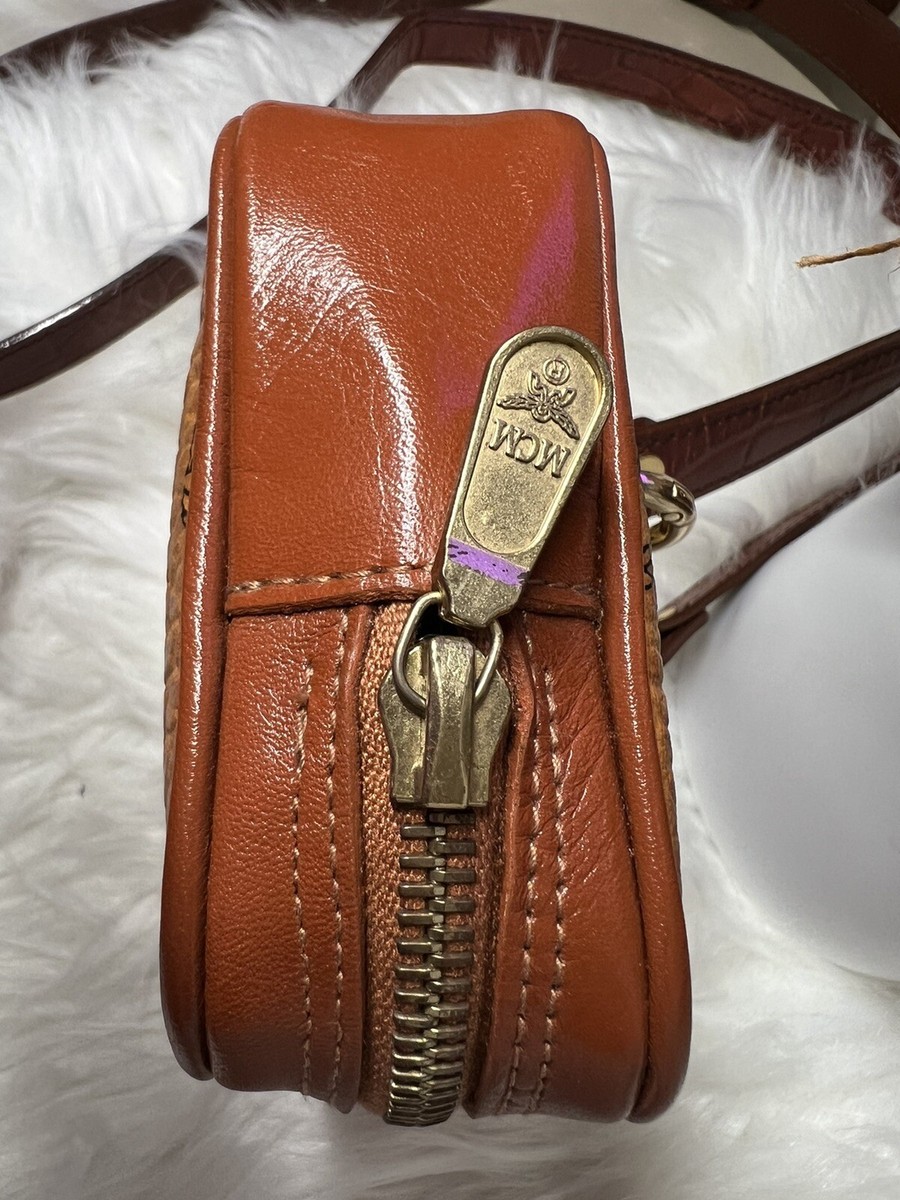 MCM Visetos Small Cognac Leather Multifunctional Fanny Pack  display picture 3