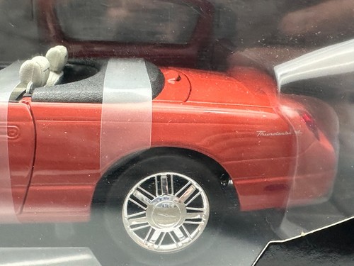 Pauls' Model Art James Bond 007 Ford Thunderbird, 1:18 Scale, Boxed, Lot A - Picture 8 of 23