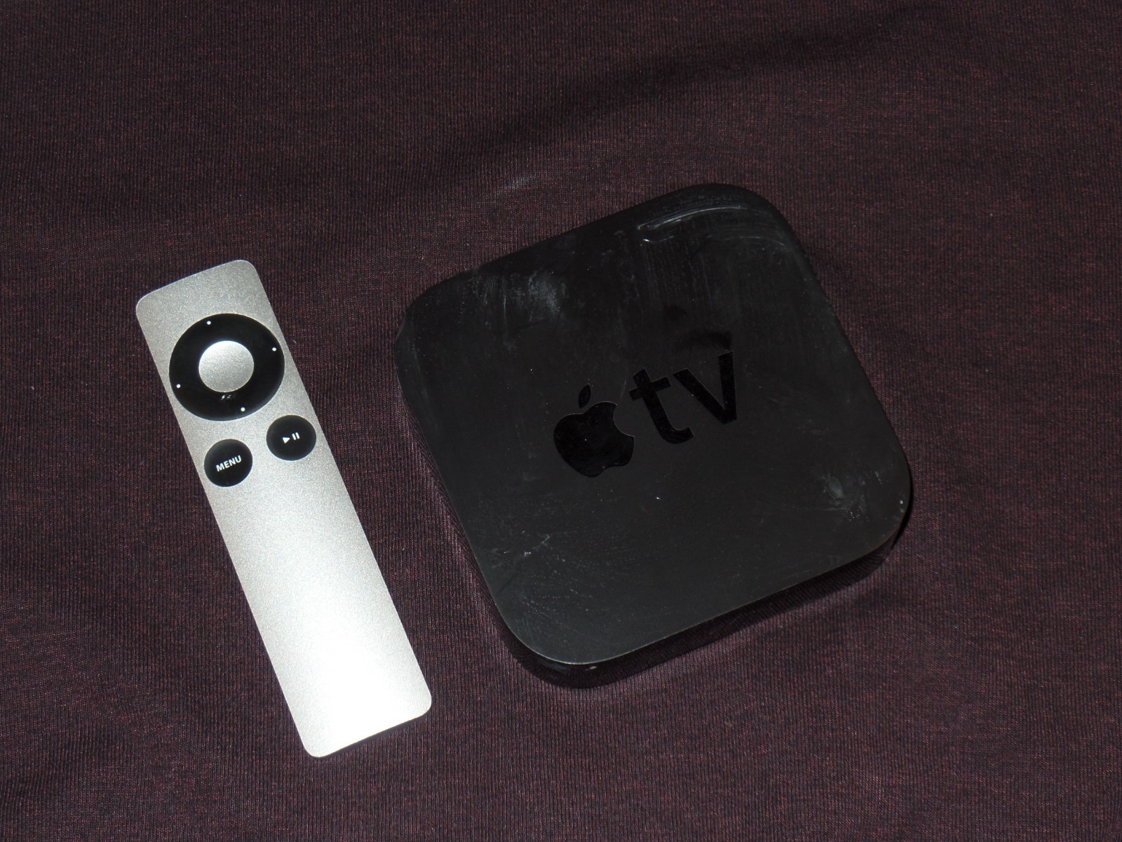 Apple TV 3rd Generation Digital HD 8 GB Streaming Device A1469 w/ BOX + Remote!