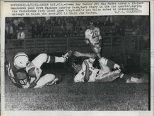 1961 Press Photo Packer Max McGee touchdown vs NY Giants Lee Riley, J Patton
