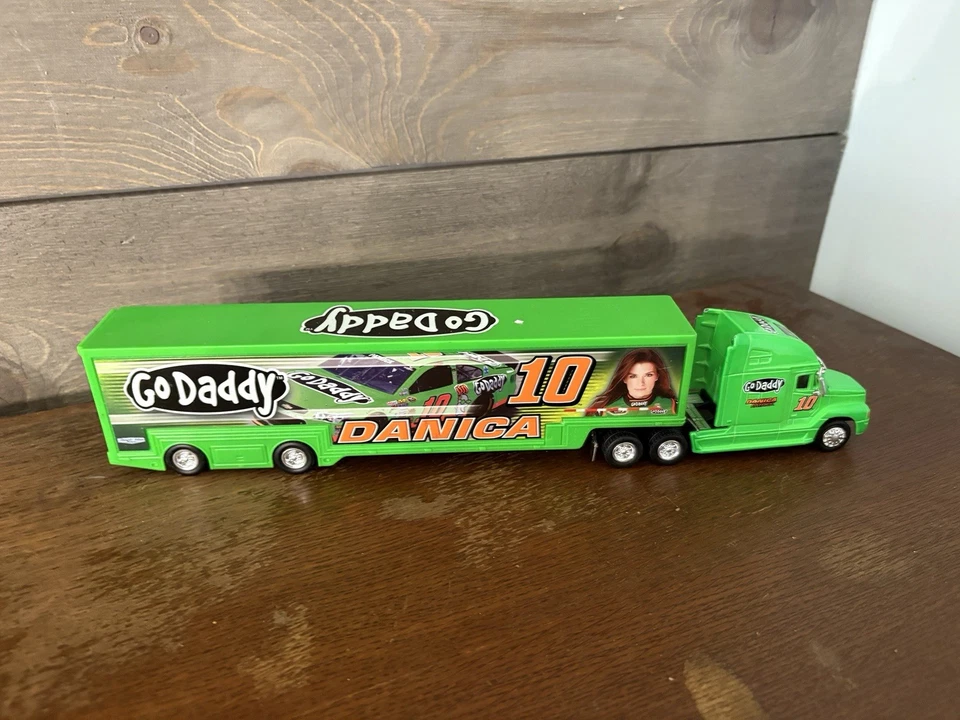 LIONEL NASCAR HAULER 1/64 DANICA PATRICK #10 GODADDY STEWART HAAS FREE SHIPPING - Image 3 of 4