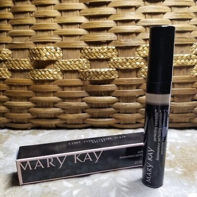 Mary Kay LIGHT IVORY Perfecting Concealer NIB Non-comedogenic For All Skin Types