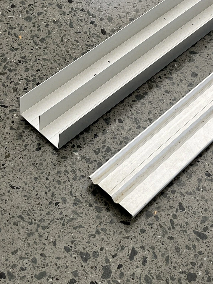 Complete Built-in Frosted Glass Wardrobe - image 3 of 4