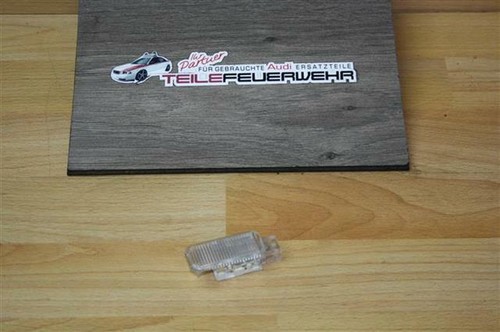 Audi A3 RS3 A6 RS6 A4 A5 A8 Q5 TT Innenraum weiße Leuchte Licht 8D0947415
