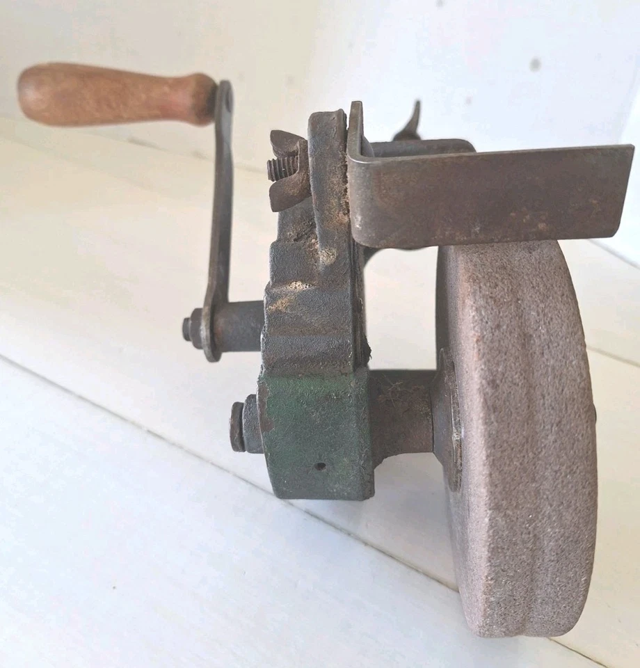 Vintage Bench Mount Hand Crank Grinder 4.5" Grinding Wheel Clam Shell Case. - Image 4 of 4