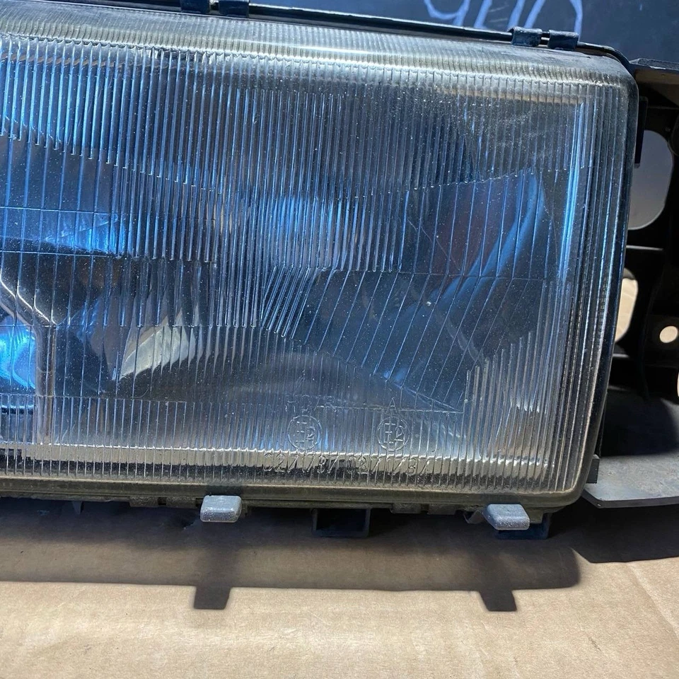 Conjunto de faros delanteros izquierdo Volvo 940 Sedán Wagon BOSCH 0301078151 Foto 3 de 4