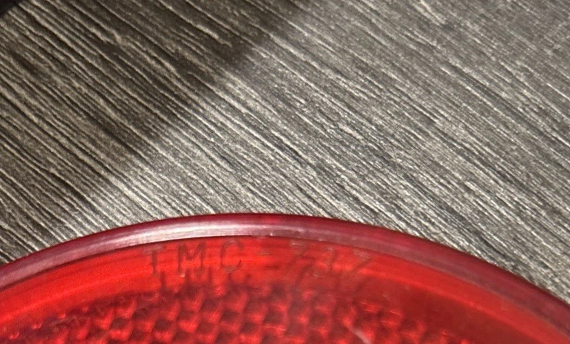 Cubierta de lente de luz de lámpara trasera de parada NORS Glo-Brite TMC-737 1933-66 Ford (712) Foto 3 de 4