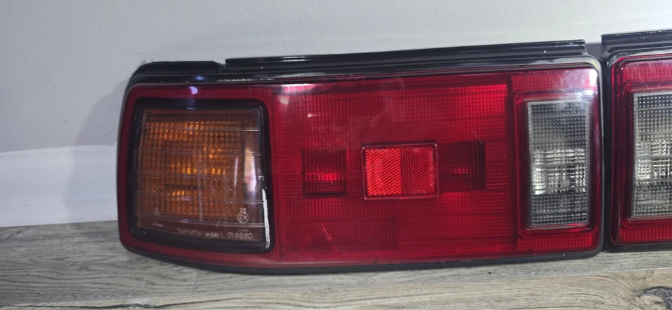 Par de luces traseras OEM Toyota Supra MK3 1986-1991 Foto 4 de 4