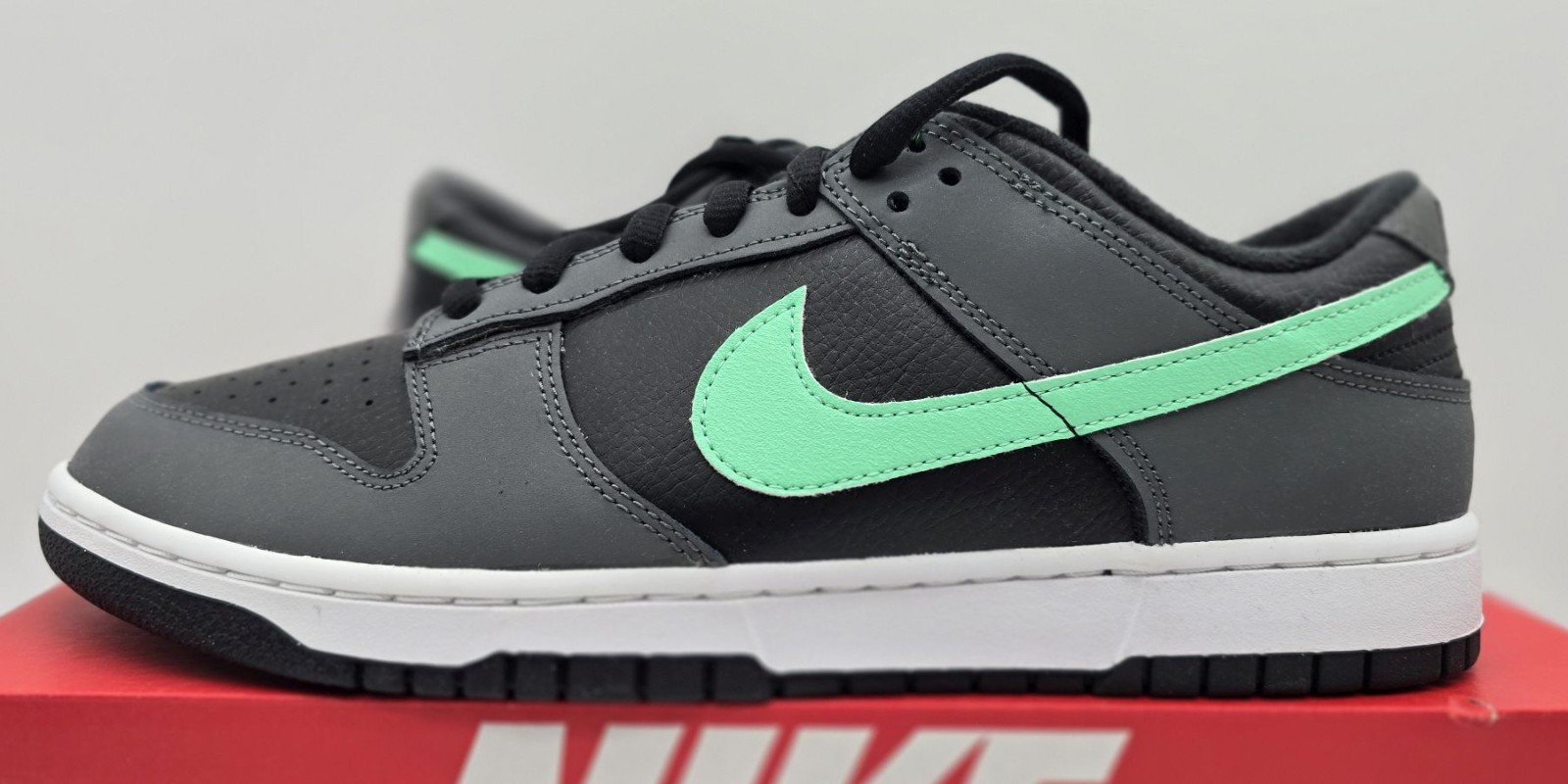 NIKE Dunk Low Retro Verde Brillo Talla 12.5 NUEVO 2023 FB3359-001 Negro Verde Gris C135