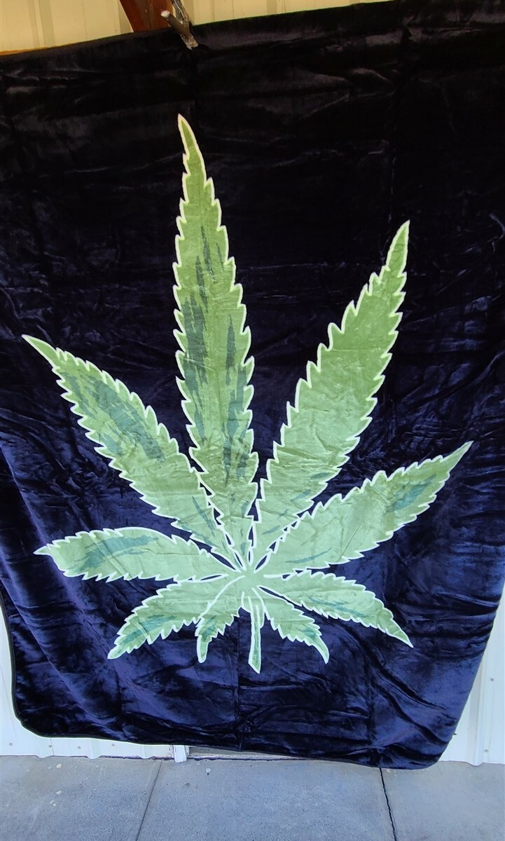 MARIJUANA LEAF WEED CANNABIS POT QUEEN SIZE BLANKET