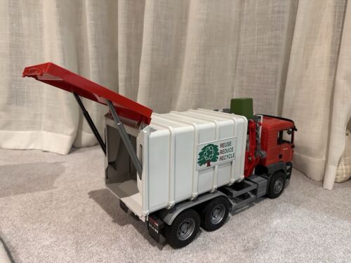 Bruder MAN Recycling truck - Picture 8 of 10