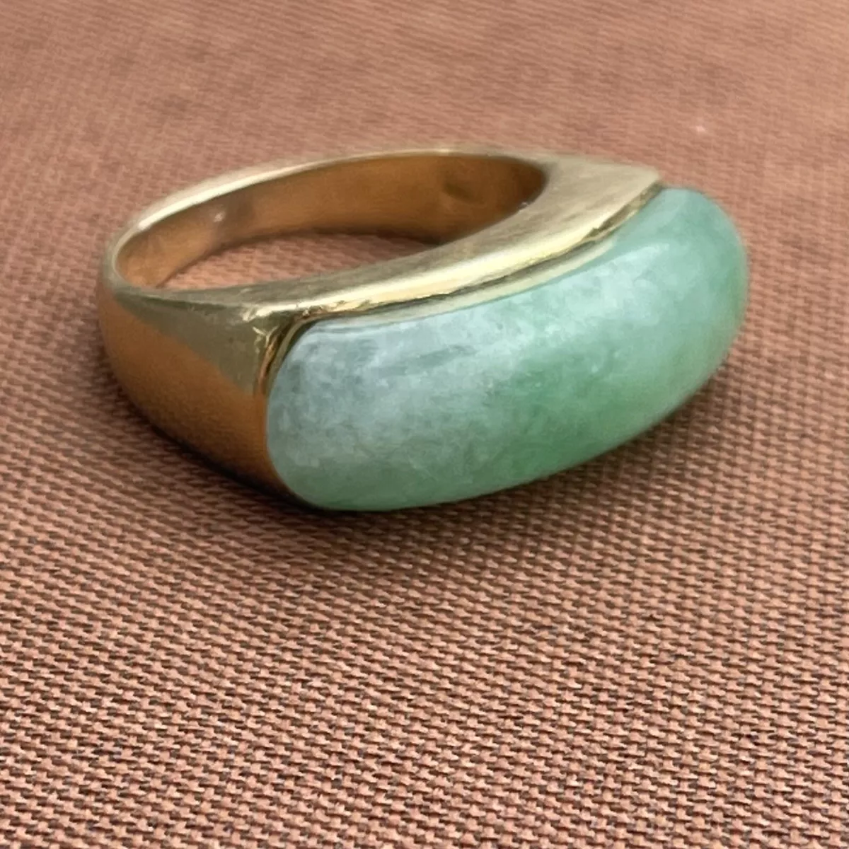 Vintage 14K Yellow Gold Cabochon Jade Saddle Ring 8