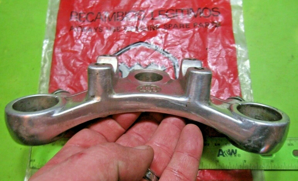 Suporte triplo Montesa Enduro 125 L árvore superior p/n 2630.010 48M 1977-1980 - Imagem 3 de 4