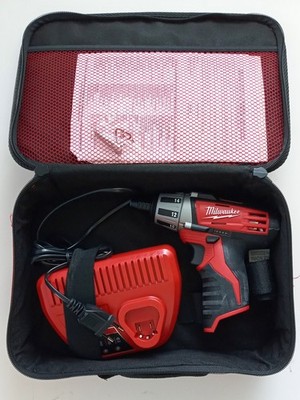 Milwaukee 2401-159 M12 Cordless 1/4'' Hex Screwdriver Kit (Euro Charger, Type C)