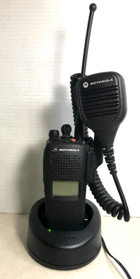 Motorola XTS2500 700/800 MHz P25 Radio H46UCD9PW5AN with Microphone & Charger