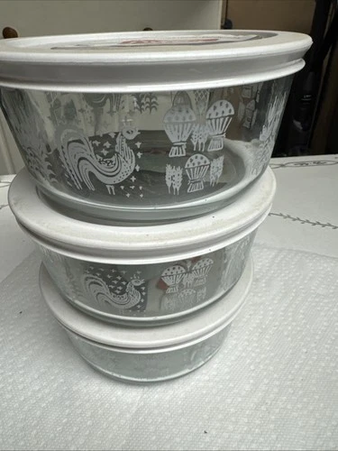 Set 3- Pyrex 4 Cup Bowls - Butterprint White New