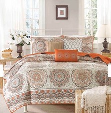 Madison Park Tangiers 6 Piece Reversible Quilt Set Throw Pillows MSRP: 100 King