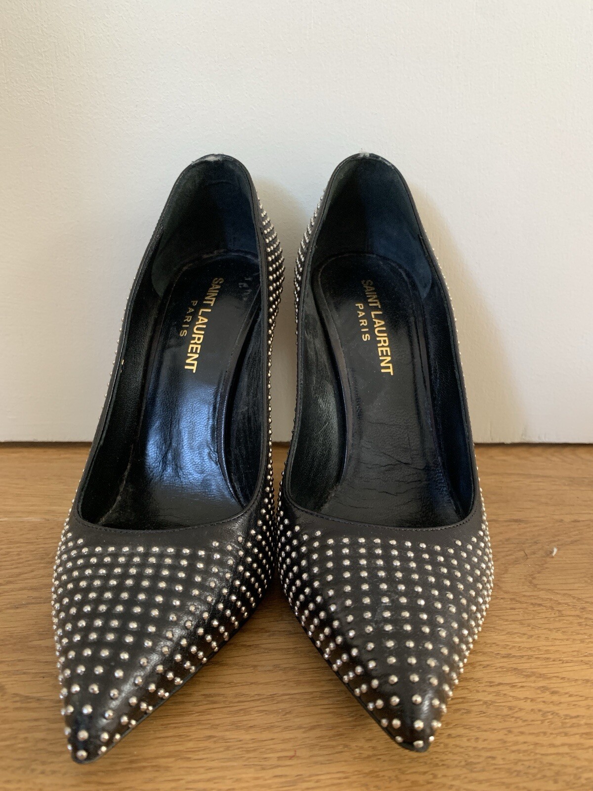 SAINT LAURENT Scarpe con tacco alto YSL in pelle nera. Ottime condizioni. Indossato due volte.