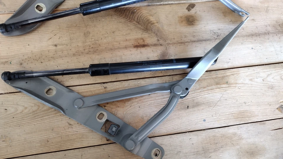 BMW MALETERO IZQUIERDO DERECHO GAS PRESURIZADO MUELLE PUNTAL CON BISAGRAS E39 SERIE 5 M5 96-03 Foto 4 de 4