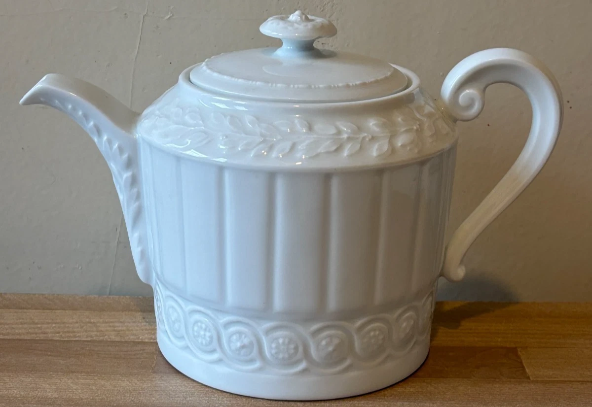 Théière Bernardaud modèle Poe porcelaine de Limoges vintage