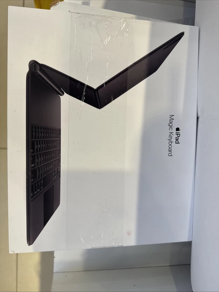 Apple Smart Magic Keyboard Folio for 12.9" iPad (3rd Gen) Model A2039 Black - Image 3 of 3