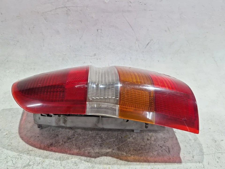 91AG13A603 LAMPADA POSTERIORE SINISTRA / 65556 PER FORD ESCORT VI GAL, AAL, ABL - Immagine 2 di 4