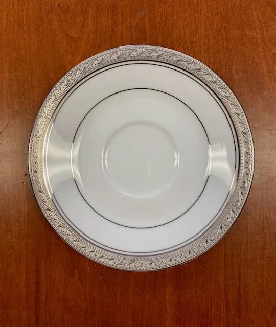 MSRP $1.494 Noritake Crestwood Platinum 46 Peças Conjunto (Serviço Para 8) VEJA DETALHES - Imagem 3 de 4