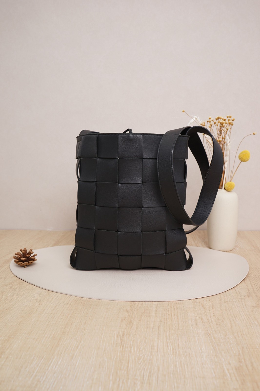 Bottega Veneta Intrecciato Vertical Crossbody Black Sheepskin/Dustbag