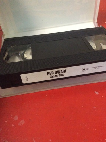 VHS MOVIE.SMEG OUTS.RED DWARF OUTTAKES.FIRST THREE SERIES - Picture 3 of 3