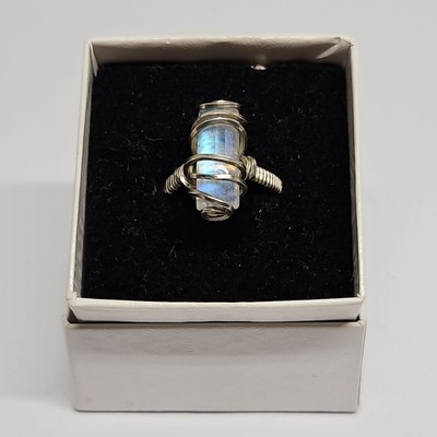 TNT: Größe 6 rechteckiger auffälliger Mondstein 0,925 Sterlingsilber Draht umwickelt Ring
