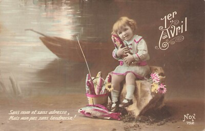 CP 1. APRIL KLEINES MÄDCHEN MIT EIMER FISCHE AM WASSER