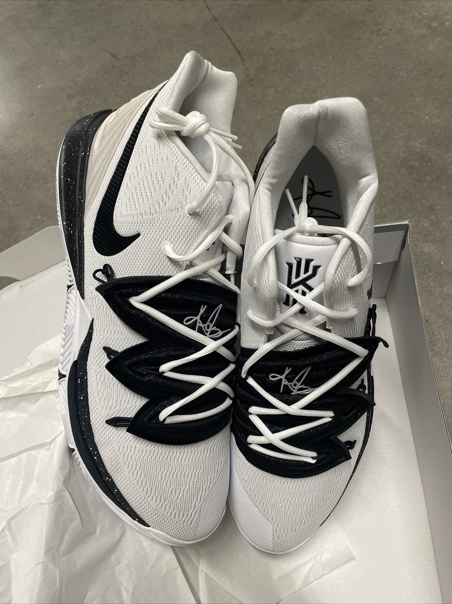 Nike Kyrie Irving TB Team Oreo White Black Basketball Men's 18