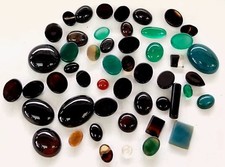 Lot of 100 Carats of assorted loose gemstones Varied size and shape Cabochon