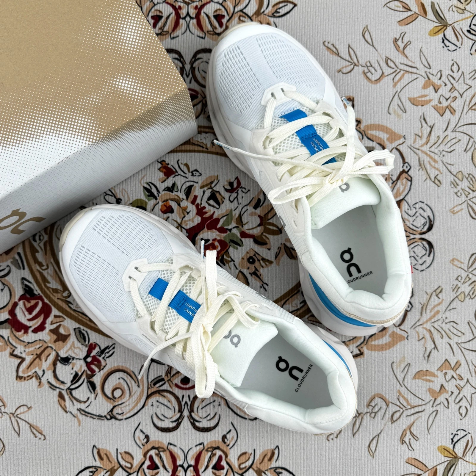 NEW On Cloudrunner 2 White|Horizon woman's Sneakers/CloudTec® cushioning US6-9.5
