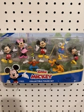 DISNEY Junior 7 Piece Mickey Mouse Collectible Figure Set Kids Toy.