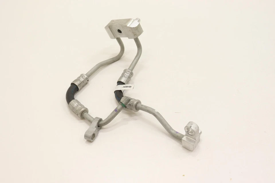 Chevrolet Silverado 1500 2019-2025 línea de enfriador de aceite de transmisión OEM 24289109 Foto 4 de 4