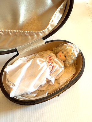 Vtg Porcelain Doll , Delton Products Fine Collectables Baby Gem Collection Case