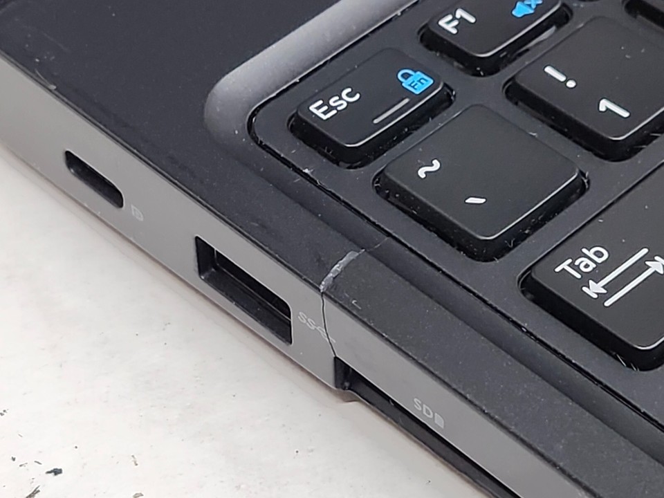 Lot of 5 Dell Latitude 5590 Laptops i58350u 8GB 256GB SSD cam