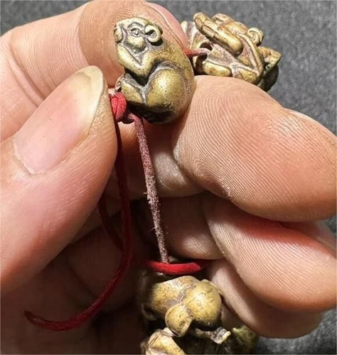Archaische alte tibetische Handarbeit Kupfer zwölf chinesische Sternzeichen Armbänder Statue - Bild 4 von 9