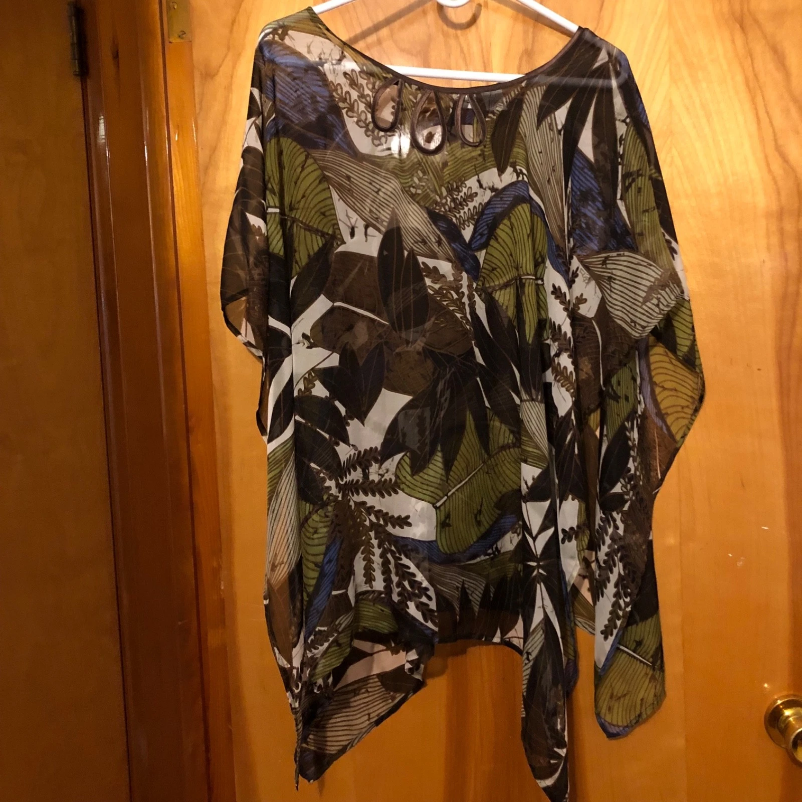 Chico's 100% Silk Leaf Print Poncho Top One Size Boho Asymmetrical Hem Career